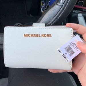 MICHAEL Michael Kors Bags - Brand new Michael Kors Jet Set Travel Wallet! MICHAEL Michael Kors Bags - Brand new Michael Kors Jet Set Travel Wallet!